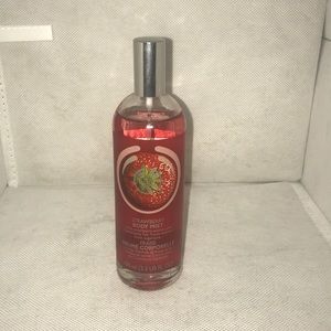 The body shop strawberry body mist